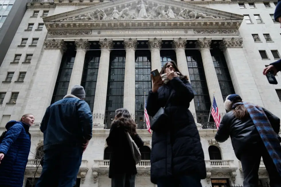 Calm returns to markets as oil prices fall